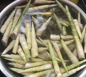 新鲜竹笋怎样泡成酸笋,鲜竹笋怎么做处理图5