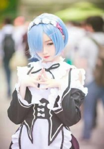 ​小圆脸雪雪素颜被黑 cos照后期丑化QQ空间盛传