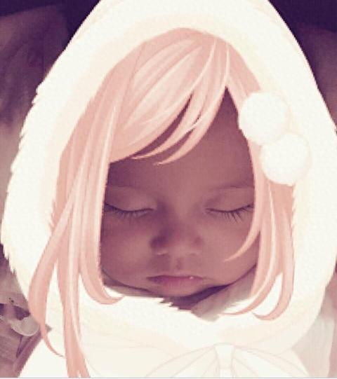 周杰伦、昆凌的闺女小周周正面照曝光，萌态十足，堪比洋娃娃~~