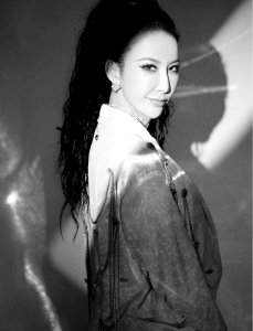 ​李玟socrazy歌曲 李玟socrazy歌词