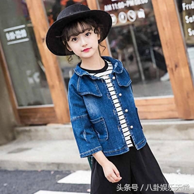 看了童星裴佳欣的近照，难怪连王思聪都在盼着她长大！