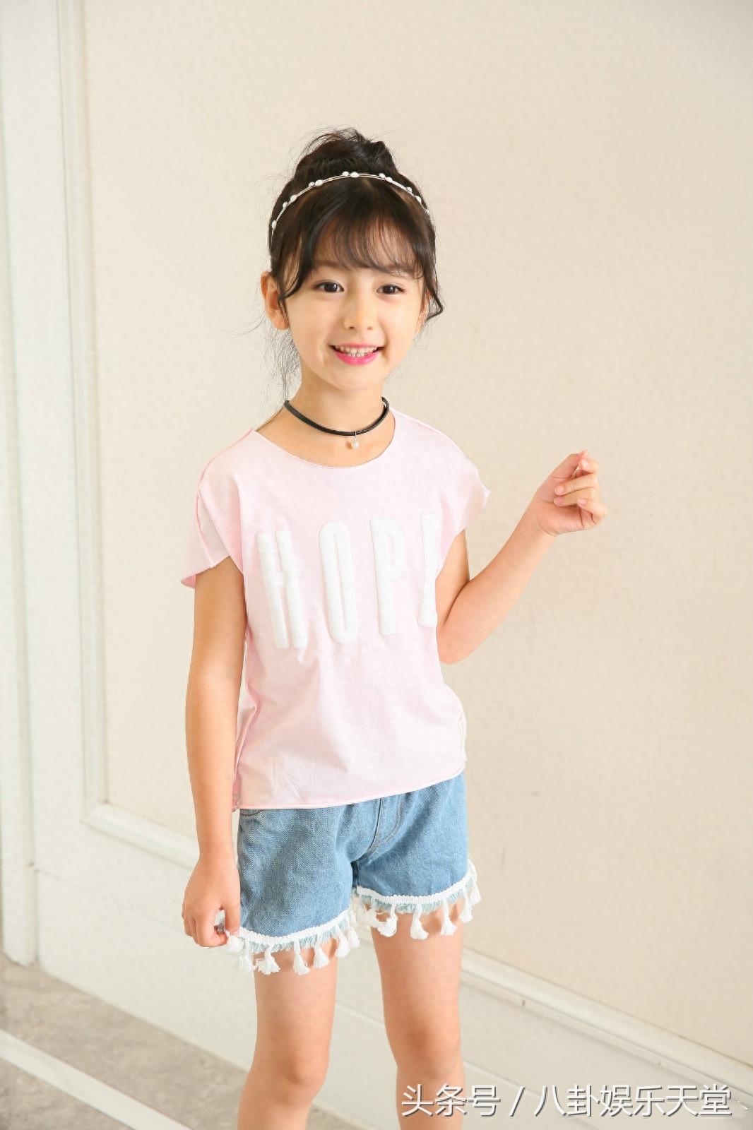 看了童星裴佳欣的近照，难怪连王思聪都在盼着她长大！