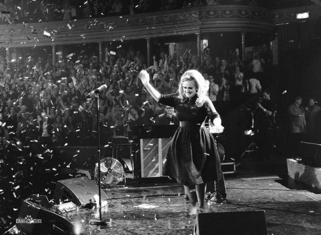 阿黛尔最震撼的一首歌曲（靠3张分手专辑享誉全球）(20)