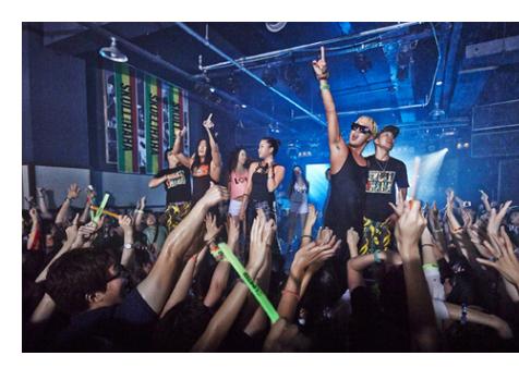 分享十首超好听的日语歌曲（超好听的经典日文歌曲100首）(2)