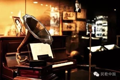 10首老上海歌曲（带你领略旧上海的风情万种与浮华璀璨）(1)