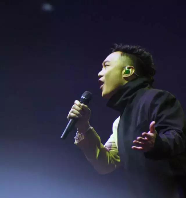 陈奕迅十年经典歌曲（十首歌给你安慰）(9)