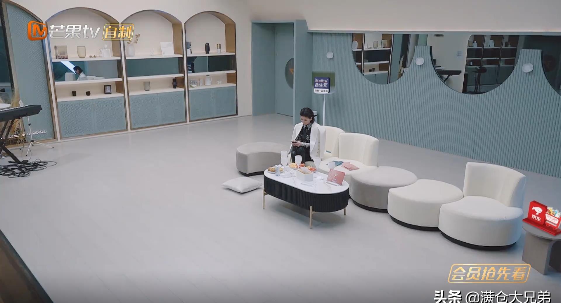 是谁导演这场戏是什么歌曲(是谁导演了这场戏歌词是什么意思) 导演 歌曲 第4张