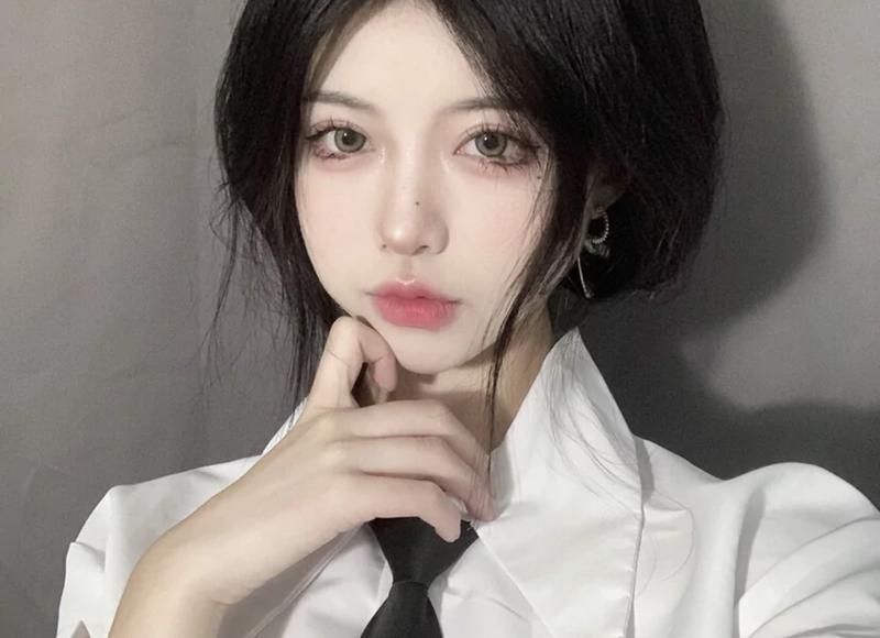 父亲呵护了母亲一辈子，当他瘫痪在床的时候，我们无比厌恶母亲！