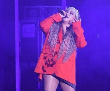 张惠妹2025年第一天晒照，身材走样胖到认不出，网友：少吃点吧！