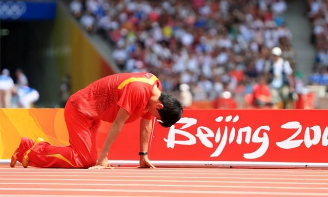 海阔天空这首歌勾起多少人的回忆（为什么这几年再没有出现过类似海阔天空这样的经典歌曲）(5)