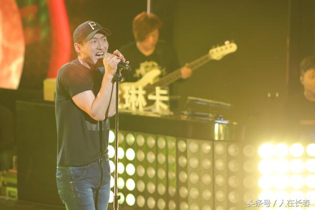 丁武十大经典歌曲（丁武凭什么点赞新歌声这位学员）(4)