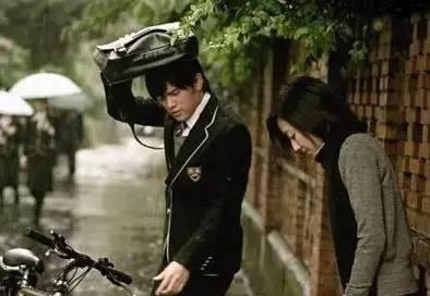 被雨淋湿的城市歌曲（被雨困住的城市）(6)