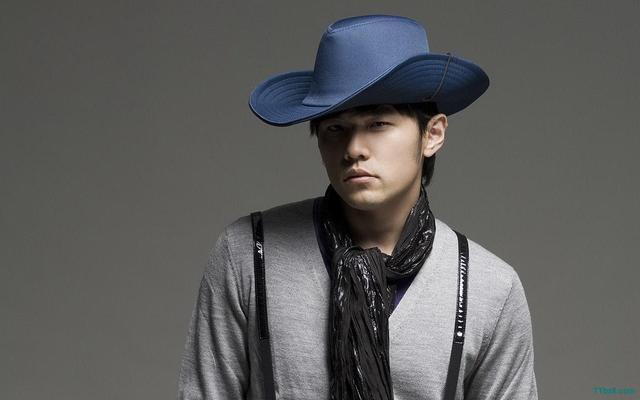 盘点歌坛真正百听不厌的10首歌曲: 黄家驹第四, 第一当之无愧