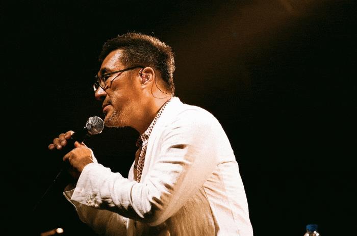 盘点歌坛真正百听不厌的10首歌曲: 黄家驹第四, 第一当之无愧