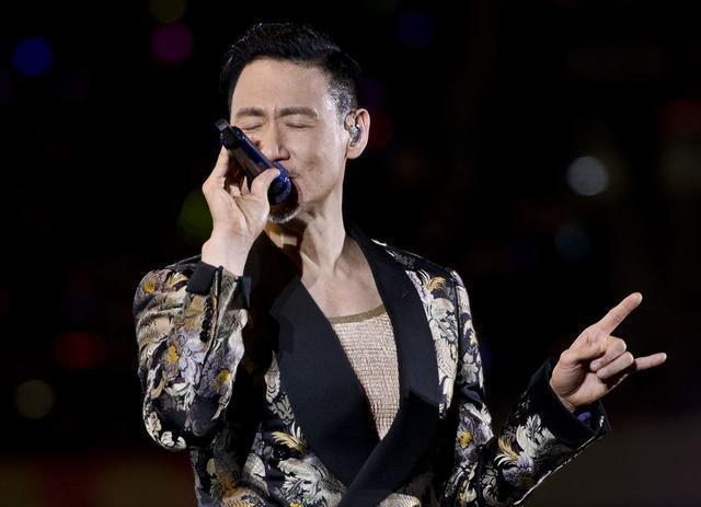 盘点歌坛真正百听不厌的10首歌曲: 黄家驹第四, 第一当之无愧