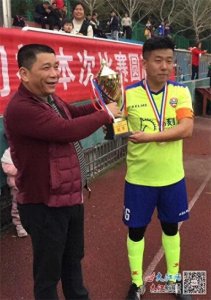 ​陈亮：用足球传递坚韧不拔的精神 激励年轻球员（图）