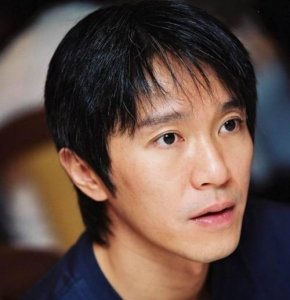 ​2005年，黄圣依为何甘愿赌上“星途”，也要将周星驰告进法院？