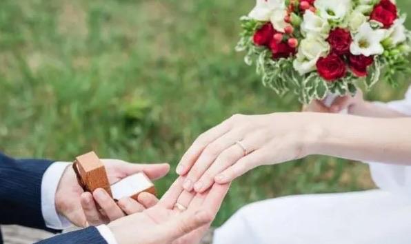 十大适合求婚的歌曲有哪些（求婚必备的十首热门歌曲）  4