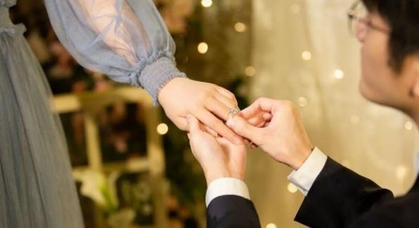 十大适合求婚的歌曲有哪些（求婚必备的十首热门歌曲）  2