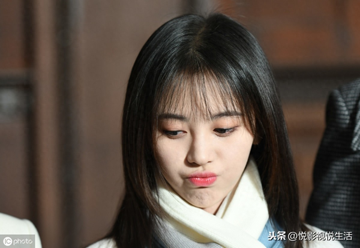 长相清丽脱俗的朱圣祎，古灵精怪，甜美嗓音引来“星爷”关注