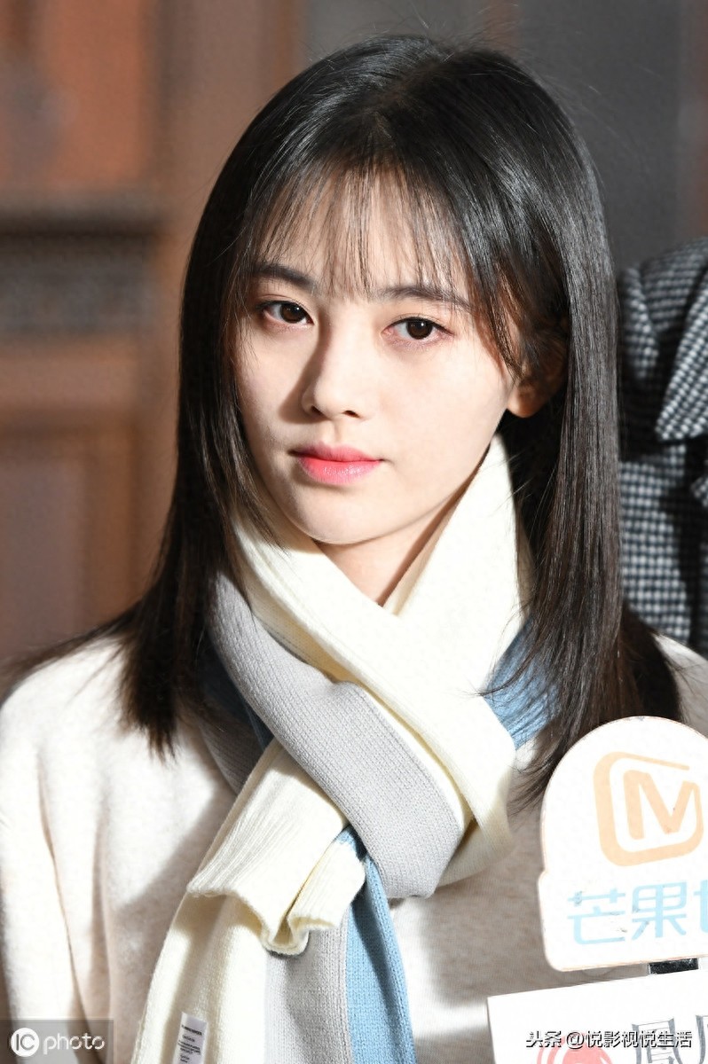 长相清丽脱俗的朱圣祎，古灵精怪，甜美嗓音引来“星爷”关注