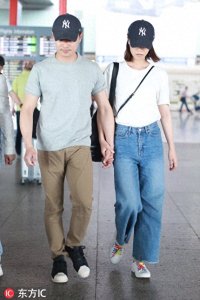 ​蓝盈莹获男友曹骏亲自接机，这对小清新情侣你pick吗？