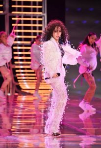 ​张靓颖献唱维密大秀 “二单”首唱