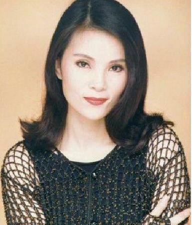 著名女歌手黄莺莺，25首经典歌曲，可能很多人都只知其歌不知其人