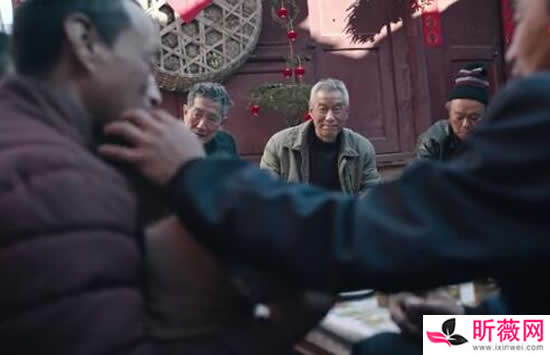 我们总会绕啊绕绕啊绕是什么歌 谁唱的 完整歌词