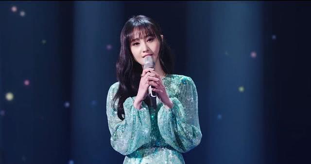 郑爽晒演出视频，所唱歌曲有深意，想暗指什么？