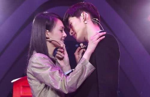 郑爽晒演出视频，所唱歌曲有深意，想暗指什么？