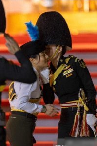 ​泰王出面搞定巴逸这尊大佛！佩通坦没后顾之忧，铁定支持提帮功