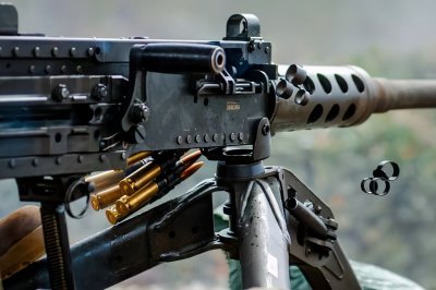 ​枪王之王M2，半小时打废20辆坦克，美军用100年都舍不得换