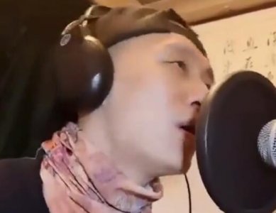 ​骑上我心爱的小摩托原唱是谁