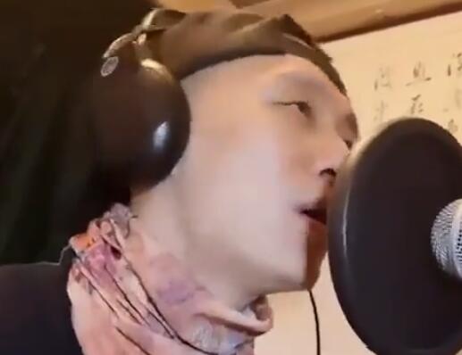 骑上我心爱的小摩托原唱是谁