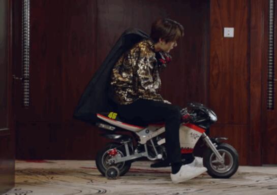 骑上我心爱的小摩托原唱是谁