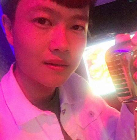 夜巴黎原唱是小水牛还是魏小然