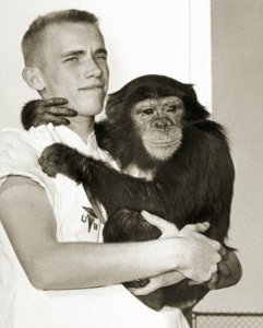 ​苏联“人猿杂交”实验：5名女孩与11只猩猩参与，最终结局如何？