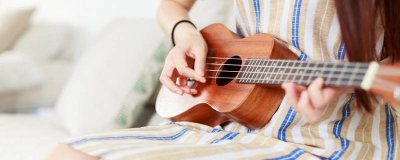 ​歌词中有所以暂时将你眼睛闭了起来 所以暂时将你眼睛闭了起来什么歌