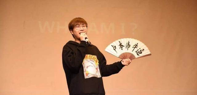 LPL选手人均斗地主鬼才，卢本伟再也不是职业选手斗地主的天花板