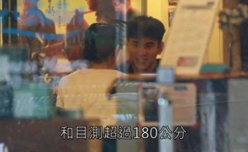 张钧甯新晋男友正脸照曝光，颜值吊打邱泽，网友：原来喜欢这一款