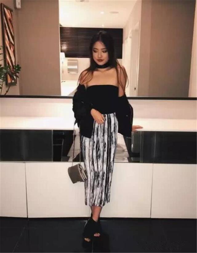 张学友17岁大女儿罕见近照，大嘴唇抢眼，超出年龄的成熟