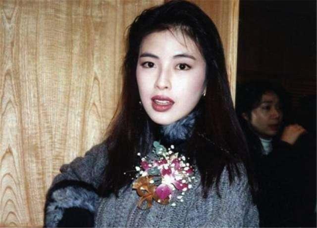 张学友17岁大女儿罕见近照，大嘴唇抢眼，超出年龄的成熟