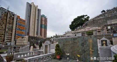 ​女子花4600万买别墅，墙外居然有十多个坟头？如此坟景房能住吗？