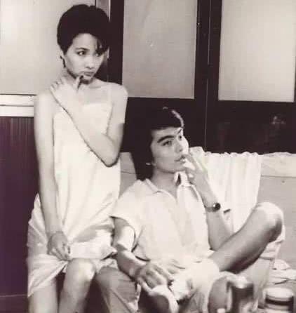 54岁许亚军,娶4任老婆颜值个个惊为天人,网友:活成赢家