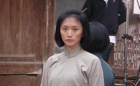 54岁许亚军,娶4任老婆颜值个个惊为天人,网友:活成赢家