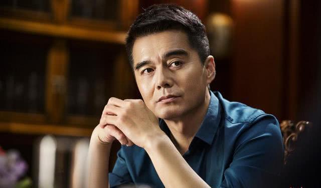 54岁许亚军,娶4任老婆颜值个个惊为天人,网友:活成赢家