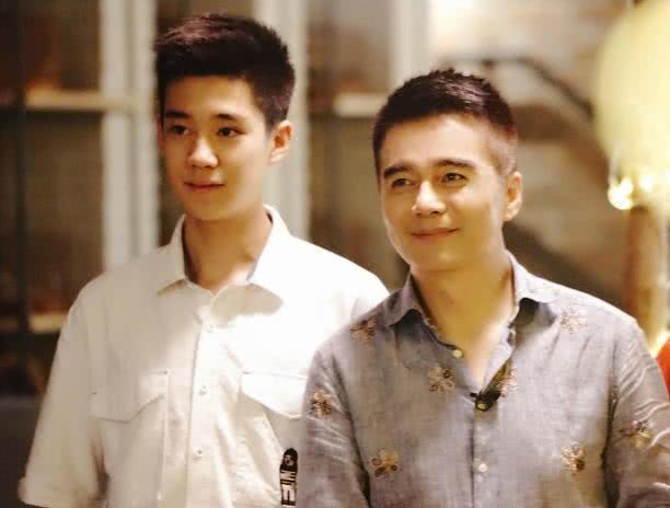 54岁许亚军,娶4任老婆颜值个个惊为天人,网友:活成赢家