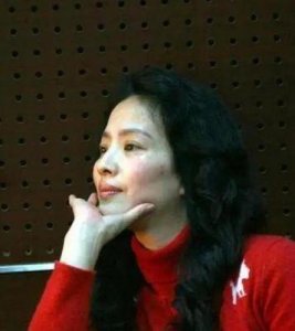 ​刘晓莉，刘亦菲的母亲，在离婚后依然保持着美丽动人的气质