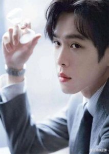 ​张若昀母亲身份揭秘：个人资料及家庭背景分析